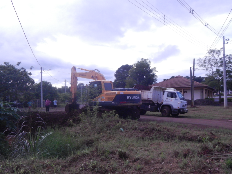 INICIADA A LIMPEZA DO CÓRREGO DELFINO.