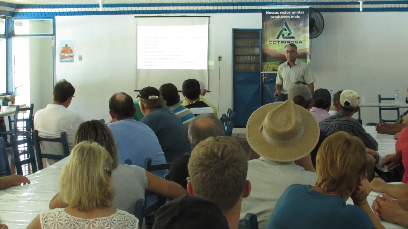 COTRIROSA REALIZA REUNIÃO EM ROQUE GONZALES