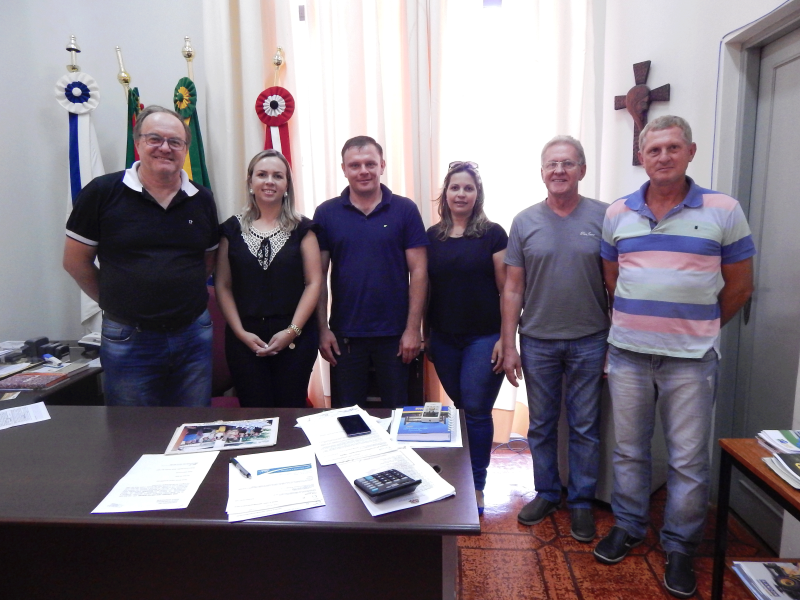 MEMBROS DA ADMINISTRAÇÃO MUNICIPAL DE ROLADOR VISITAM PREFEITURA
