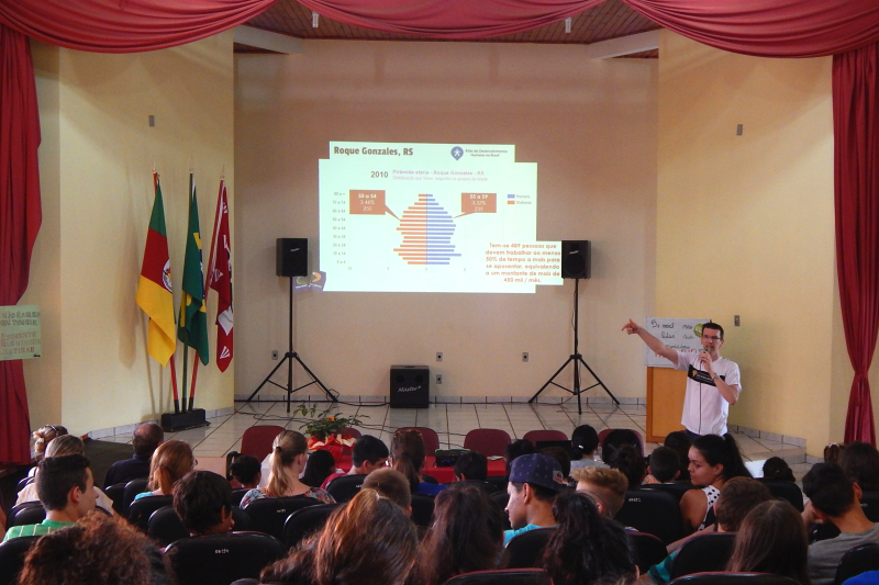 AULA PÚBLICA SOBRE REFORMA DA PREVIDÊNCIA OCORREU NA CASA DE CULTURA