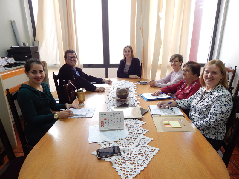 Membros do COMDICA se reuniram nesta segunda-feira