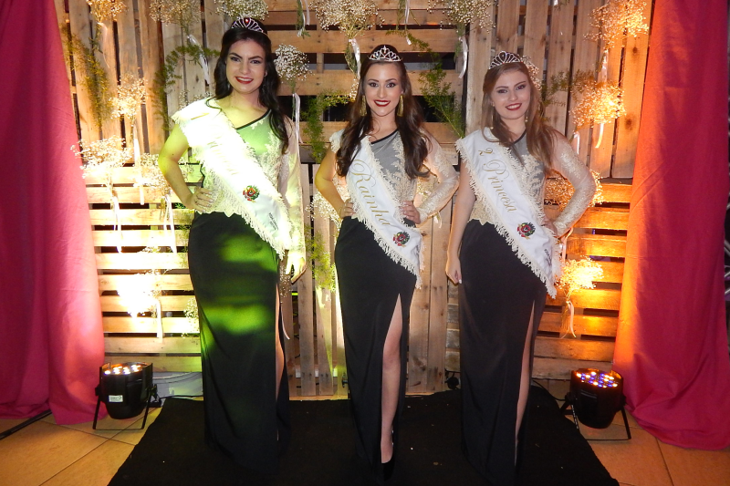 NOITE DE EMOÇÃO E BELEZA NA ESCOLHA DAS NOVAS SOBERANAS DO MUNICÍPIO