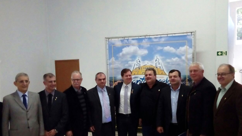 PREFEITO PARTICIPA DE REUNIÃO DE ABERTURA DA FENAMILHO COM PRESENÇA DO MINISTRO DO TURISMO