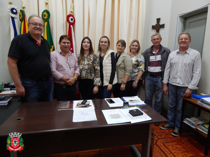 ADMINISTRAÇÃO MUNICIPAL RECEBE VISITA DE REPRESENTANTES DE ROLADOR