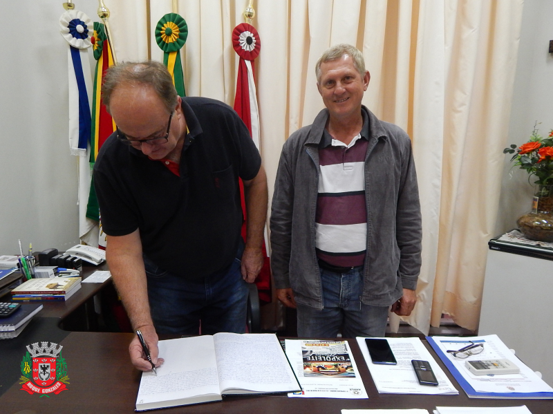 PREFEITO VIAJA A PORTO ALEGRE E VICE ASSUME COMO PREFEITO EM EXERCÍCIO