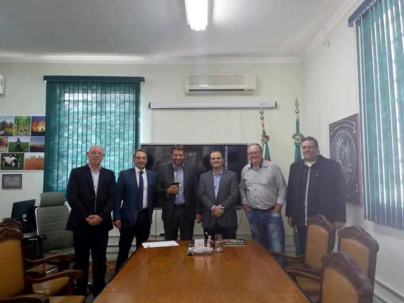 ADMINISTRAÇÃO MUNICIPAL SE REUNIU COM SECRETÁRIOS DE ESTADO EM PORTO ALEGRE