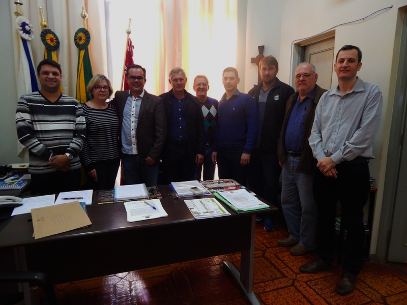 DEPUTADO GERSON BORBA VISITA A PREFEITURA