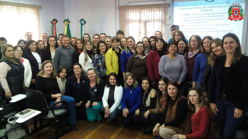 REPRESENTANTES DA SECRETARIA DE EDUCAÇÃO PARTICIPAM DE CURSO DE FORMAÇÃO