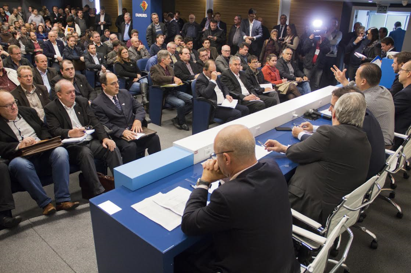 PREFEITO PARTICIPOU DE REUNIÃO DE EMERGÊNCIA DA FAMURS