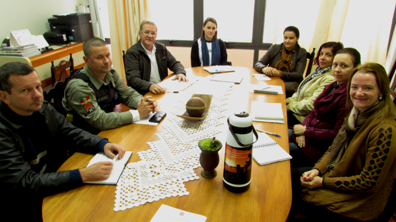 REDE DE APOIO À EDUCAÇÃO SE REÚNE PARA COMBATER EVASÃO ESCOLAR