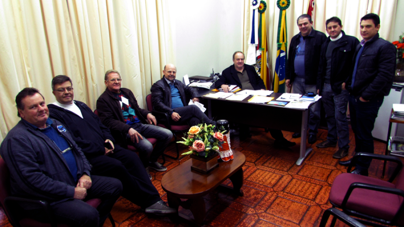 DEPUTADO FEDERAL BOHN GASS VISITA PREFEITO MUNICIPAL