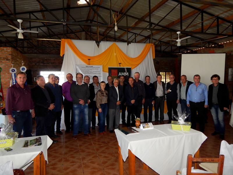 EQUIPE DO MUNICÍPIO DE ROQUE GONZALES PARTICIPOU  DE REUNIÃO DA AMM EM GARRUCHOS