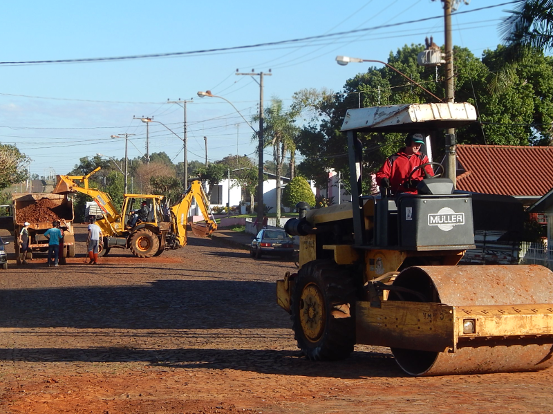 RUAS DA CIDADE RECEBEM MELHORIAS