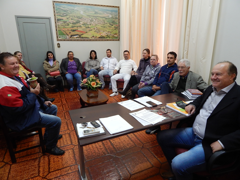 PREFEITO RECEBE COMITIVA DO HOSPITAL CARIDADE SANTO ANTÔNIO