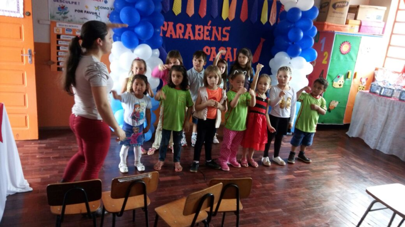 ESCOLA MUNICIPAL FAZ PROGRAMAÇÃO PARA OS PAIS
