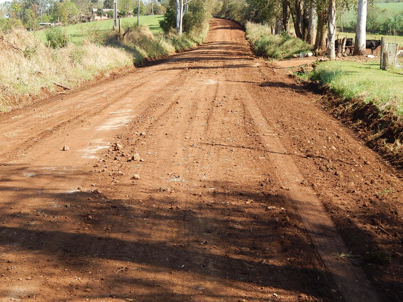 ESTRADAS DO MUNICÍPIO CONTINUAM EM RECUPERAÇÃO