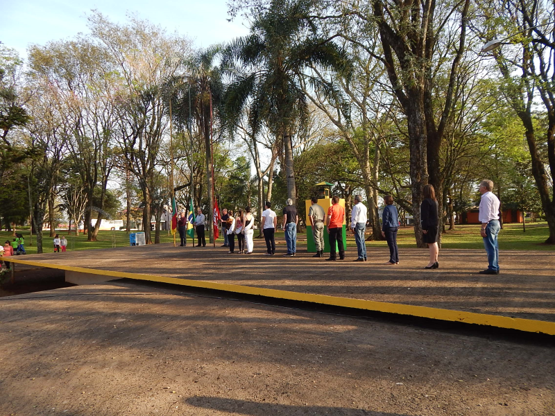 ENCERRAMENTO DA SEMANA DA PÁTRIA COM HOMENAGENS