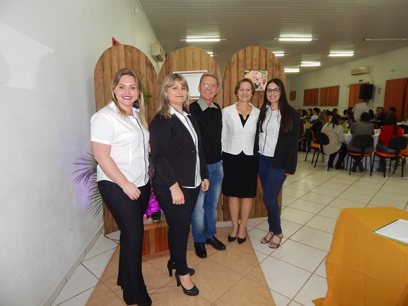 HOMENAGEM AOS PROFISSIONAIS DE EDUCAÇÃO DO MUNICÍPIO