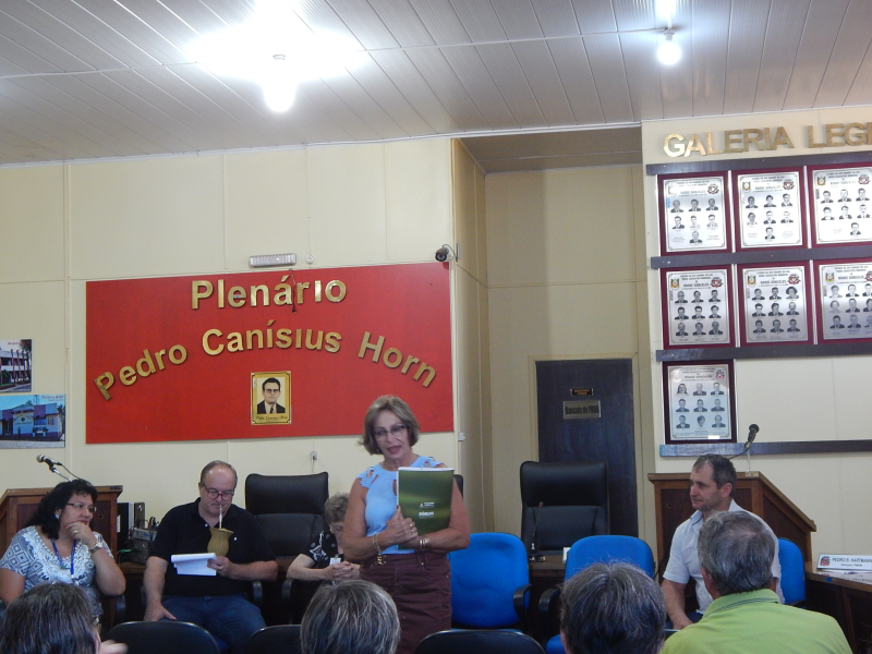 ADMINISTRAÇÃO MUNICIPAL PARTICIPA DE REUNIÃO PARA DEBATER SITUAÇÃO DA APAE DE ROQUE GONZALES