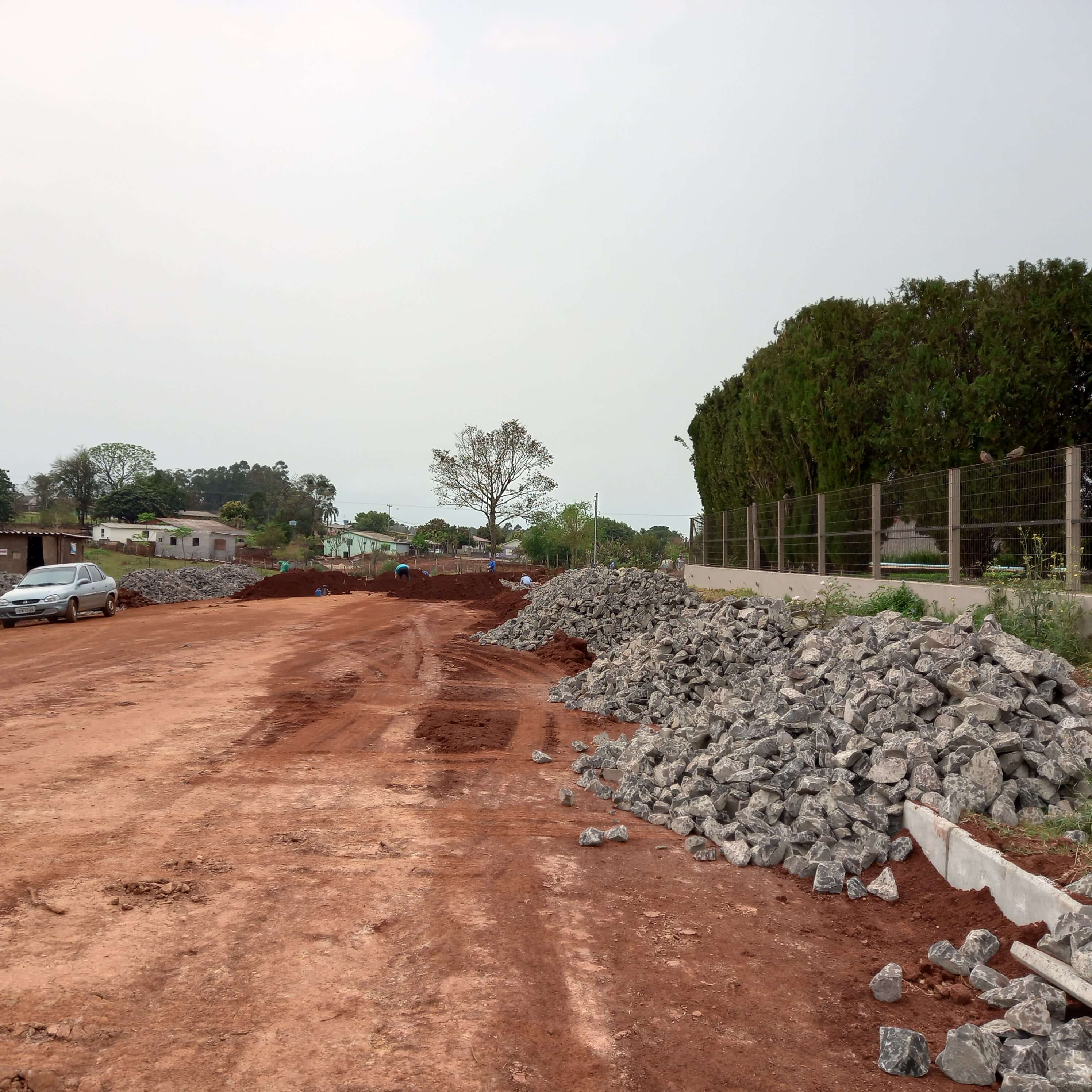 INICIA OBRAS DE CALÇAMENTO COMUNITÁRIO 