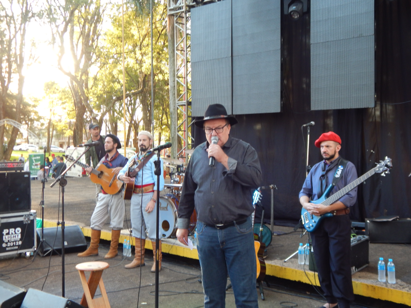 GRANDE COMEMORAÇÃO MARCA ANIVERSÁRIO DE 52 ANOS DE ROQUE GONZALES