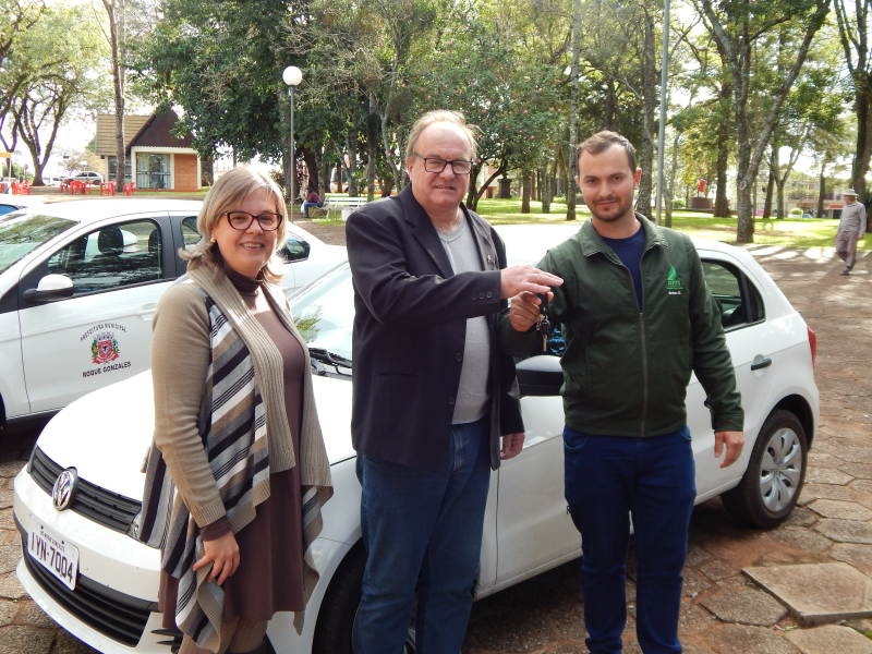 MAIS TRÊS VEÍCULOS NOVOS REFORÇAM FROTA DO MUNICÍPIO