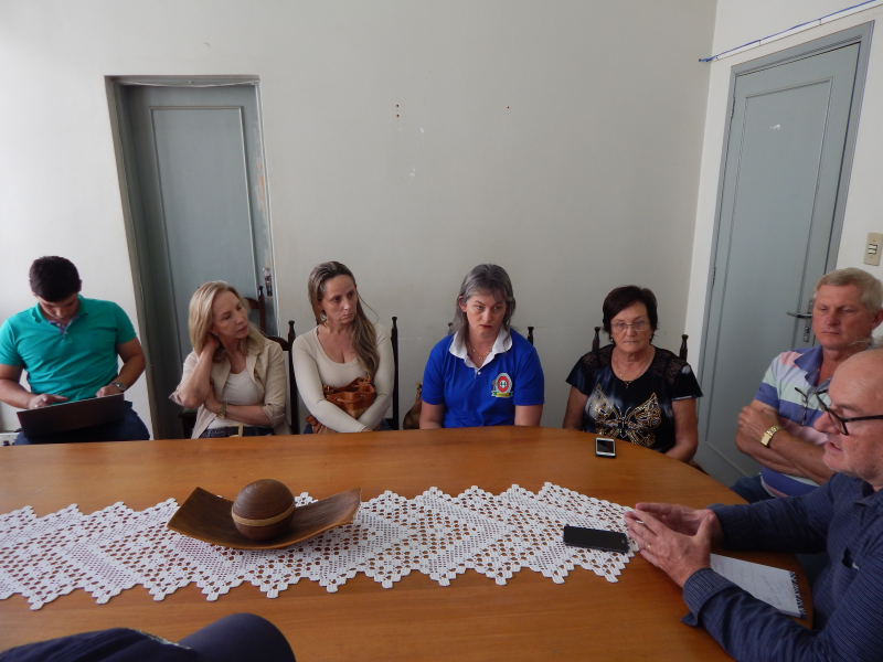 ADMINISTRAÇÃO MUNICIPAL REALIZA REUNIÃO PARA DISCUTIR PARALISAÇÃO DOS CAMINHONEIROS 