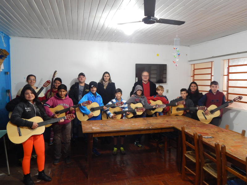 OFICINA DE VIOLÃO NO CRAS MANACÁ