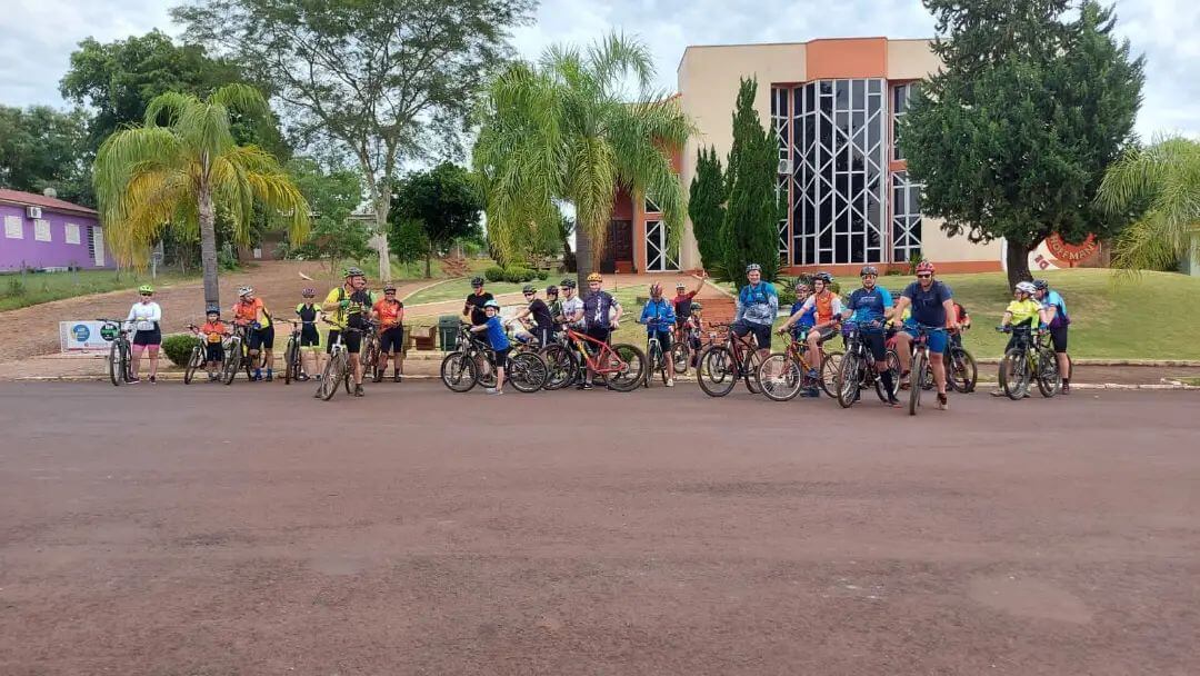 EMOÇÃO E AVENTURA NA 1ª TRILHA DE BIKE