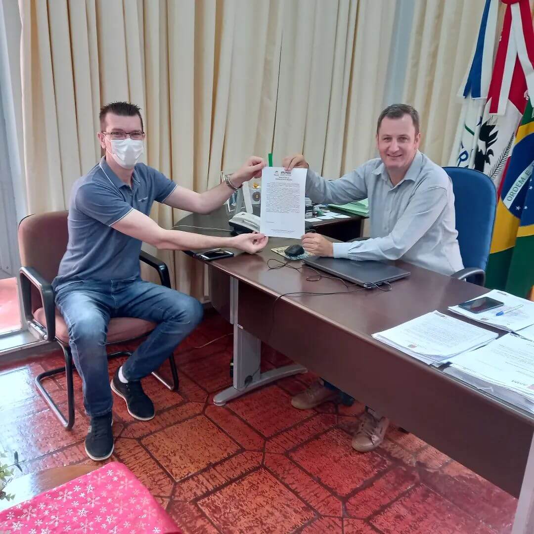 PREFEITO FERNANDO RECEBE REPRESENTANTE DA APROMURG