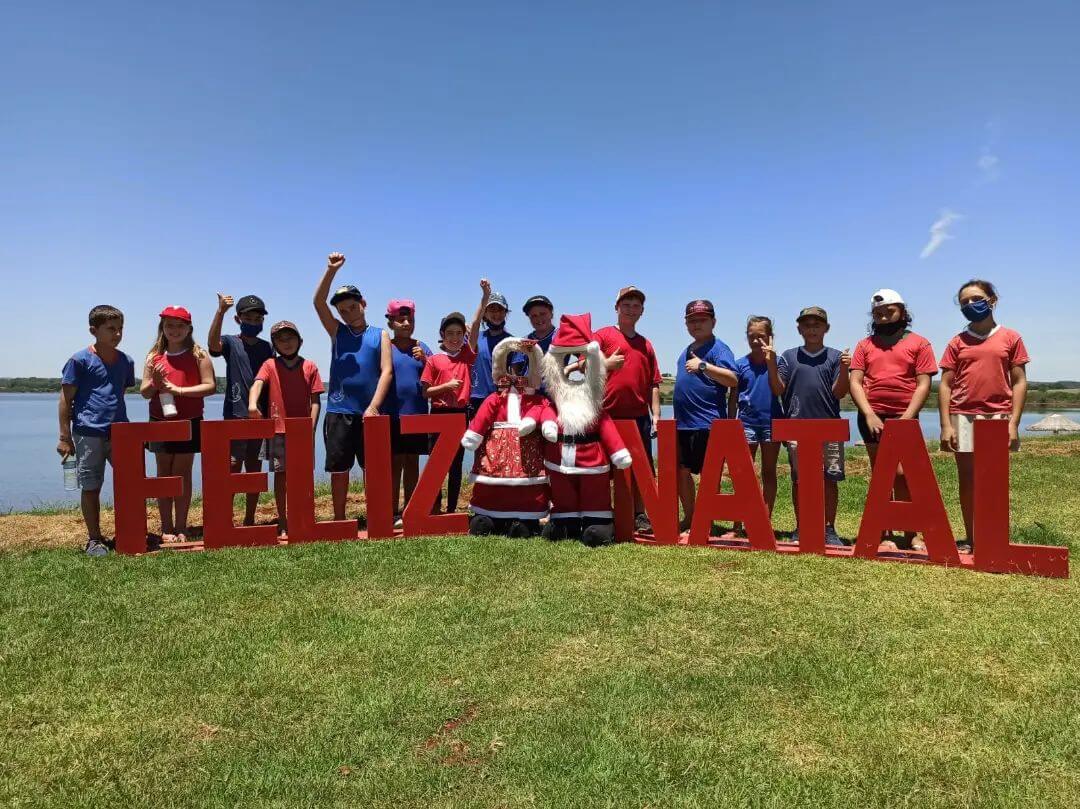 ALUNOS DA ESCOLA ALFREDO SZINVESLKI VISITAM ATRAÇÕES TURÍSTICAS DA CIDADE