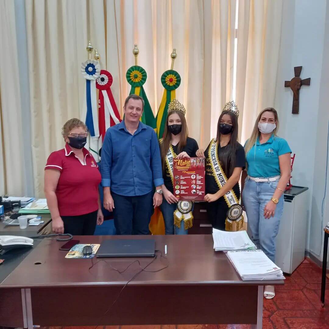 SOBERANAS DE DEZESSEIS DE NOVEMBRO VISITAM PREFEITO MUNICIPAL