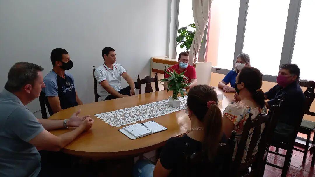 EXECUTIVO RECEBE VISITA DE ASSESSOR PARLAMENTAR