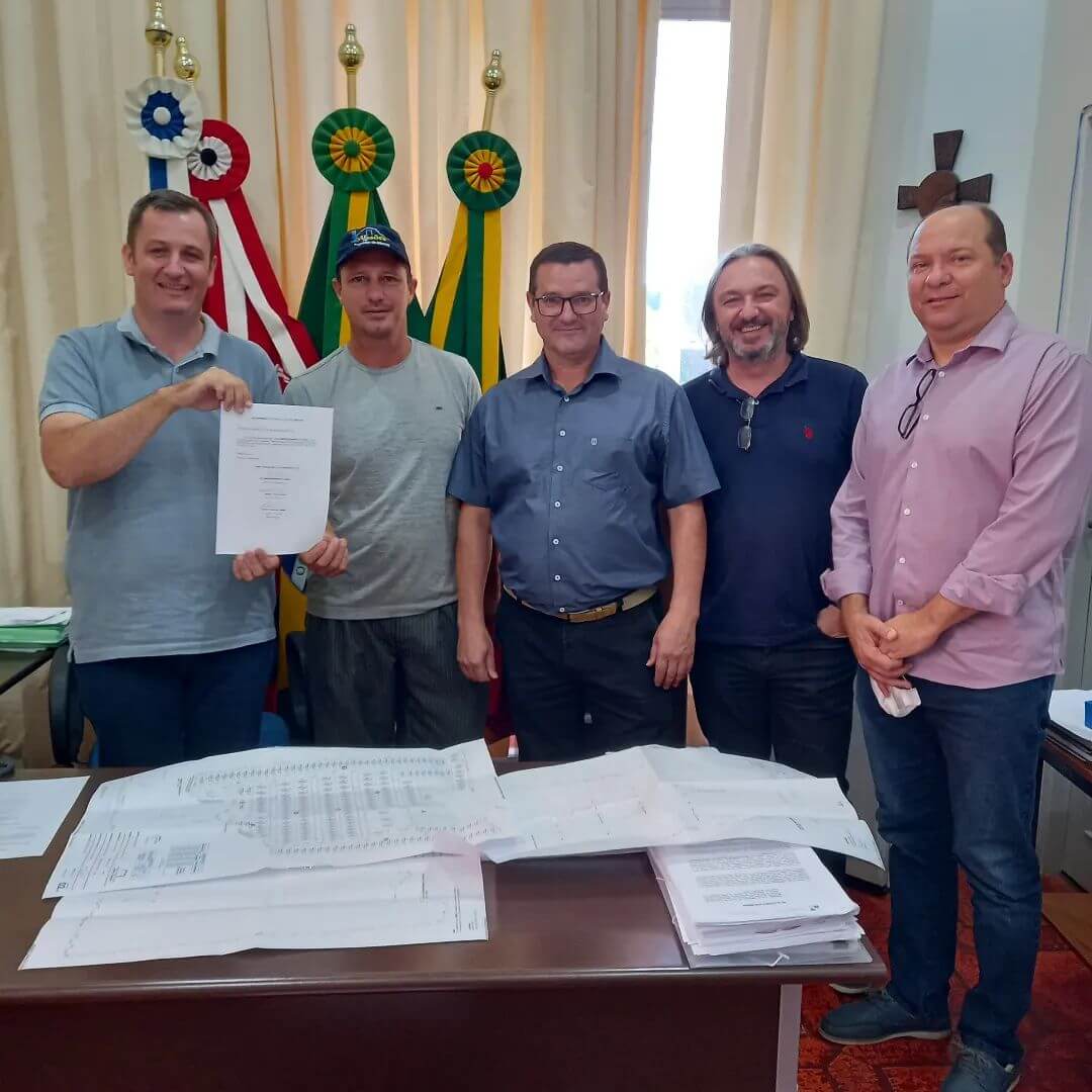 INVESTIDORES DE ROQUE GONZALES E SANTO ÂNGELO PROTOCOLARAM PROJETO DE LOTEAMENTO JUNTO À PREFEITURA