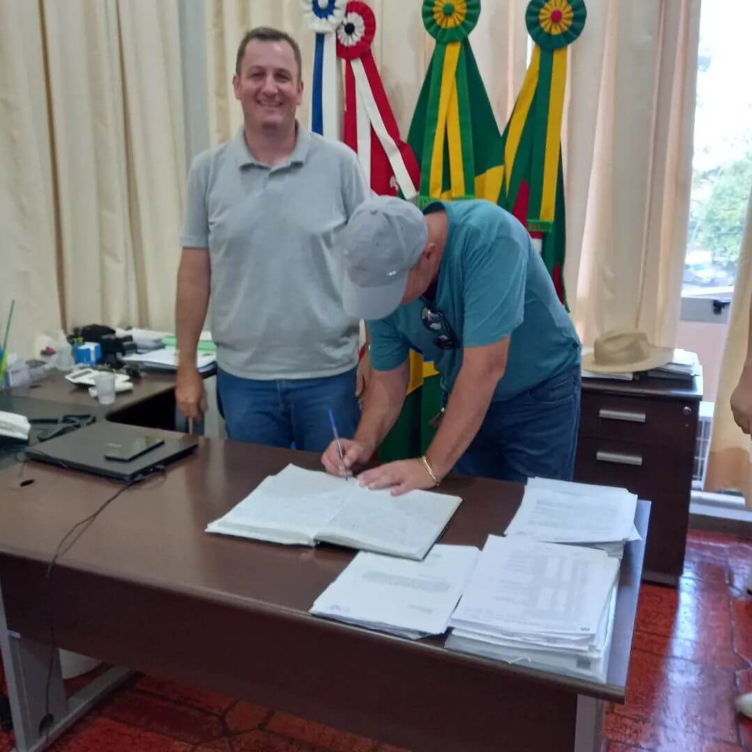 PREFEITO FERNANDO PASSA O CARGO PARA O VICE-PREFEITO JOSÉ ALFREDO