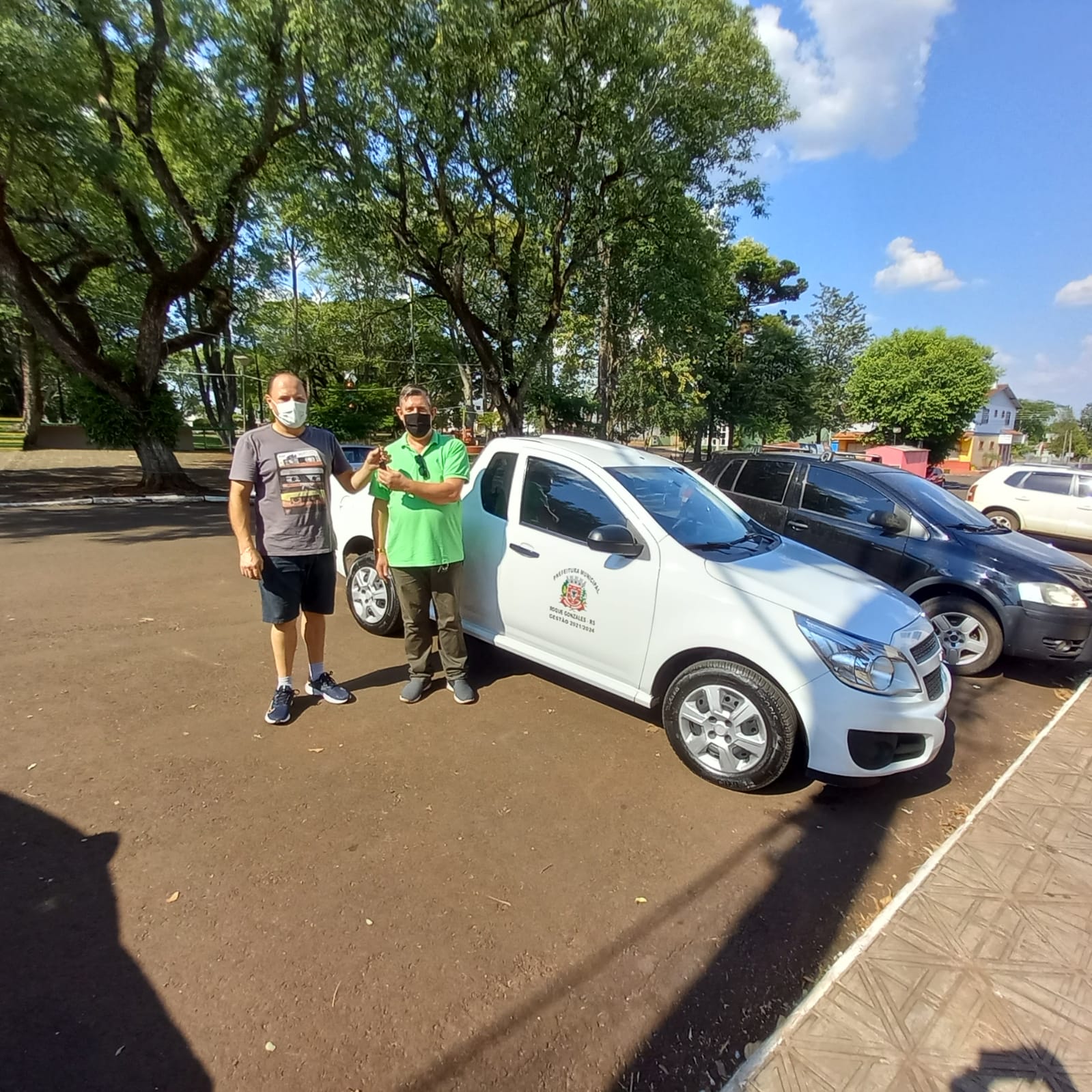 MUNICÍPIO DE ROQUE GONZALES ADQUIRIU NOVO VEÍCULO PARA SUA FROTA