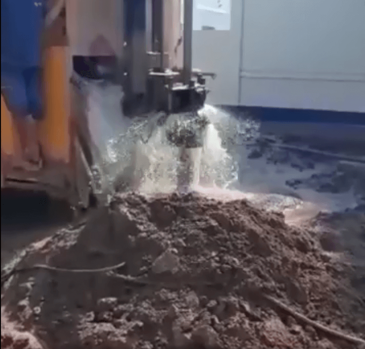 NOVO POÇO ARTESIANO PERFURADO NA CIDADE