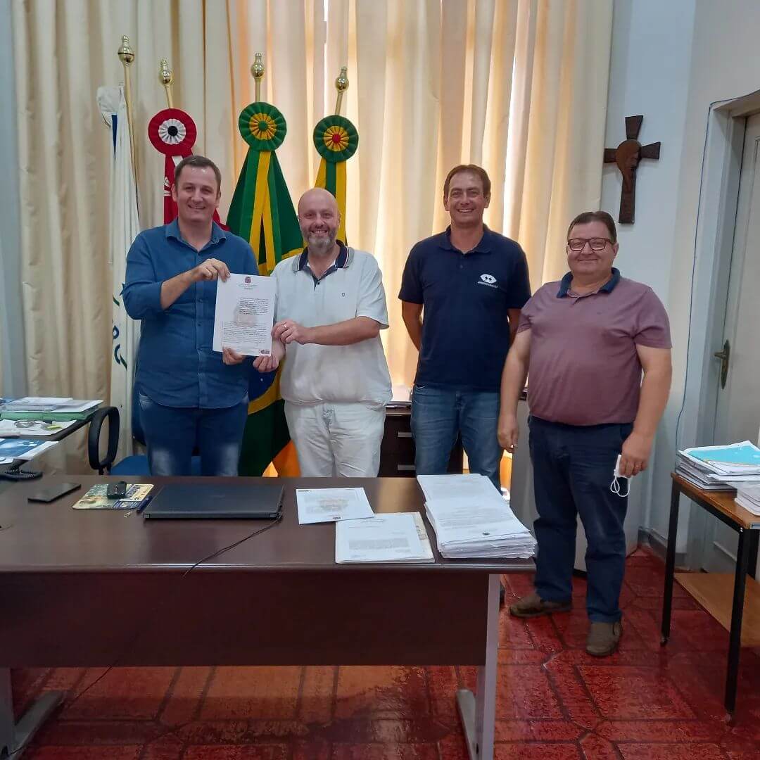 MUNICÍPIO ASSINOU CONVÊNIO COM A URI CERRO LARGO