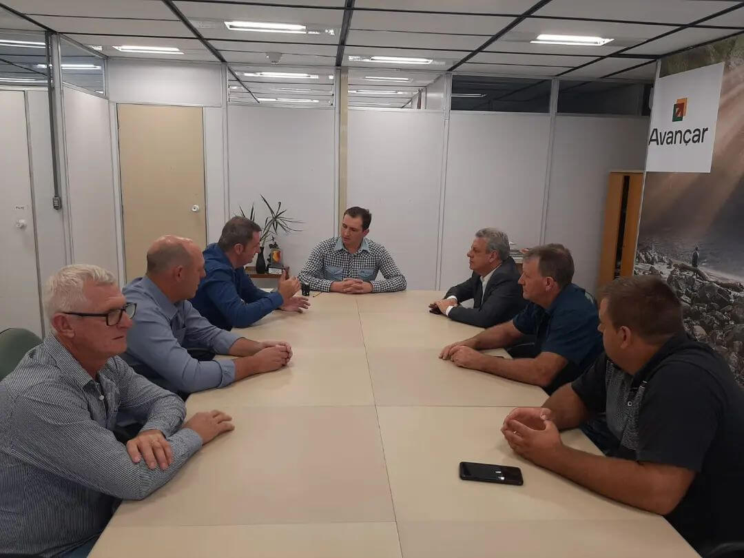 EXECUTIVO E LEGISLATIVO PARTICIPAM DE AUDIÊNCIA NA SECRETARIA DO TURISMO