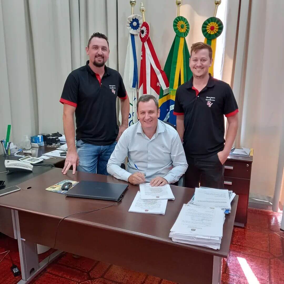 MUNICÍPIO DE ROQUE GONZALES REALIZA CONTRATO PARA REVITALIZAÇÃO DA QUADRA POLIESPORTIVA