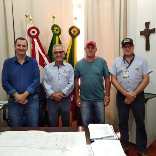 PREFEITO E VICE-PREFEITO RECEBEM PRESIDÊNCIA DA COOPATRIGO