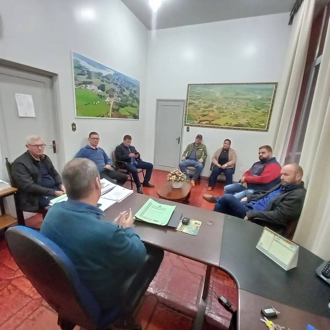 EXECUTIVO RECEBEU O LEGISLATIVO NO GABINETE