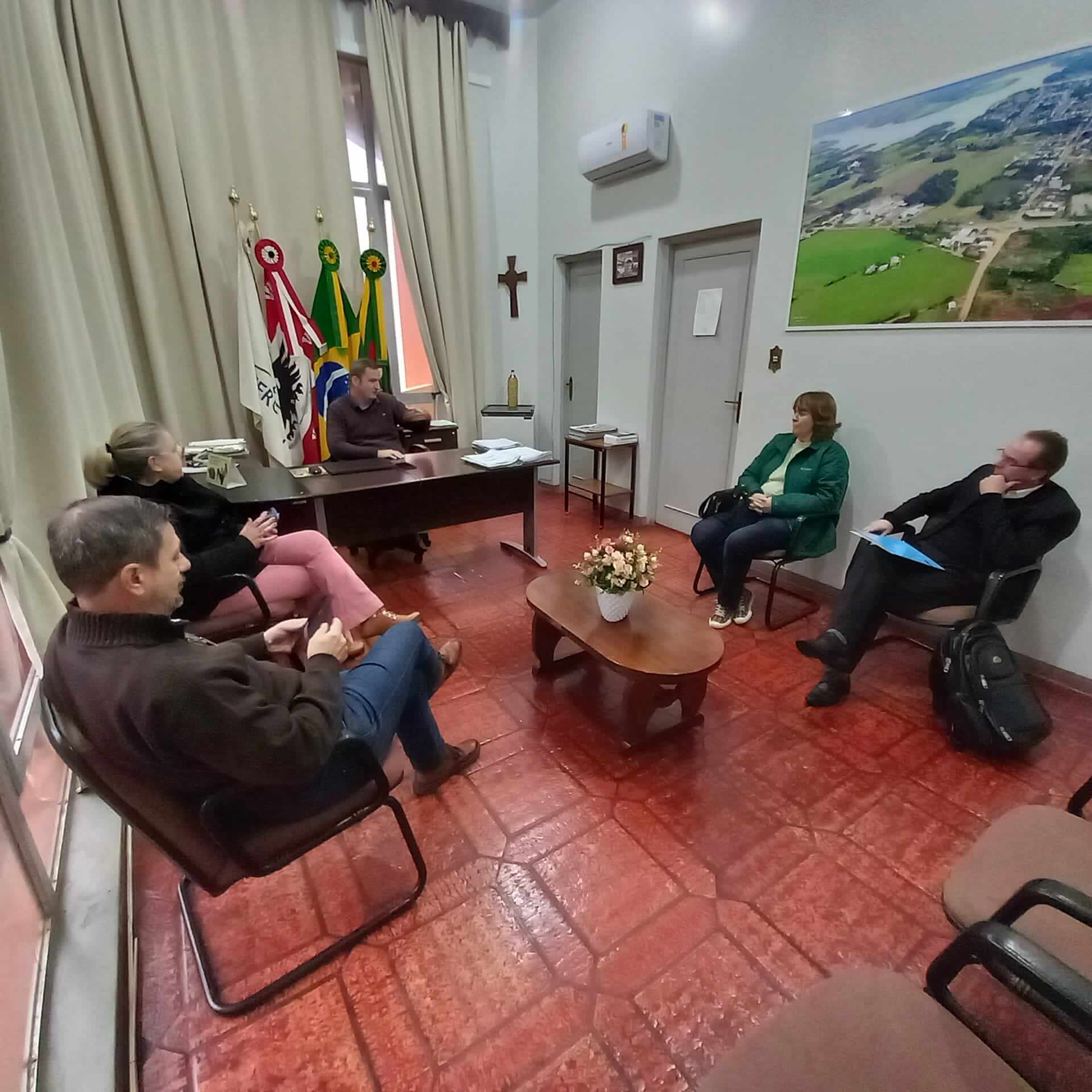 PREFEITO FERNANDO RECEBEU DIREÇÃO DO HOSPITAL SANTO ÂNGELO