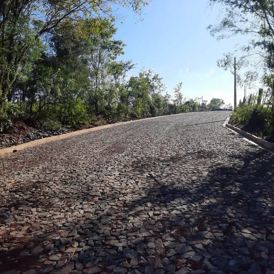 OBRAS DO CALÇAMENTO NO BAIRRO GRINGS CHEGAM A METADE
