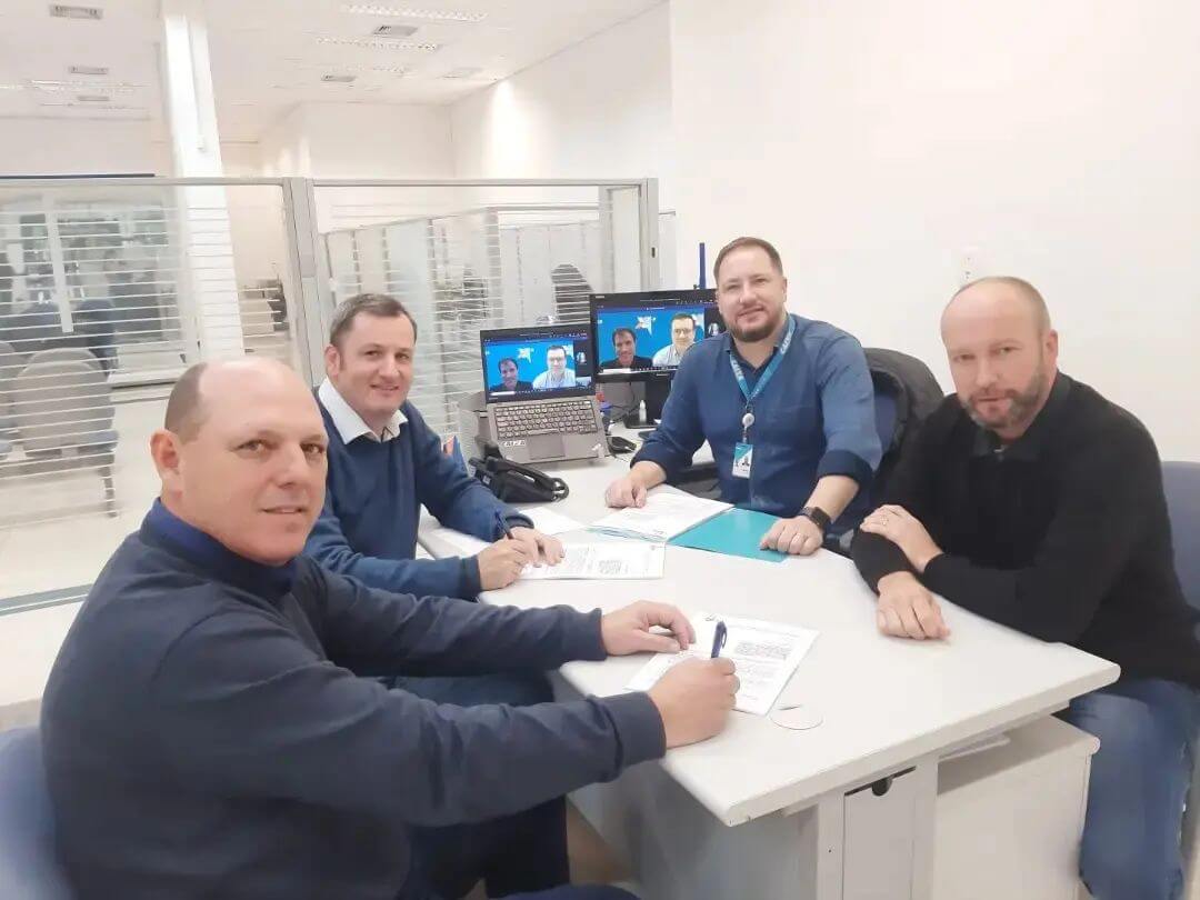 MUNICÍPIO DE ROQUE GONZALES ASSINA OPERAÇÃO DE CRÉDITO PARA ASFALTAMENTO