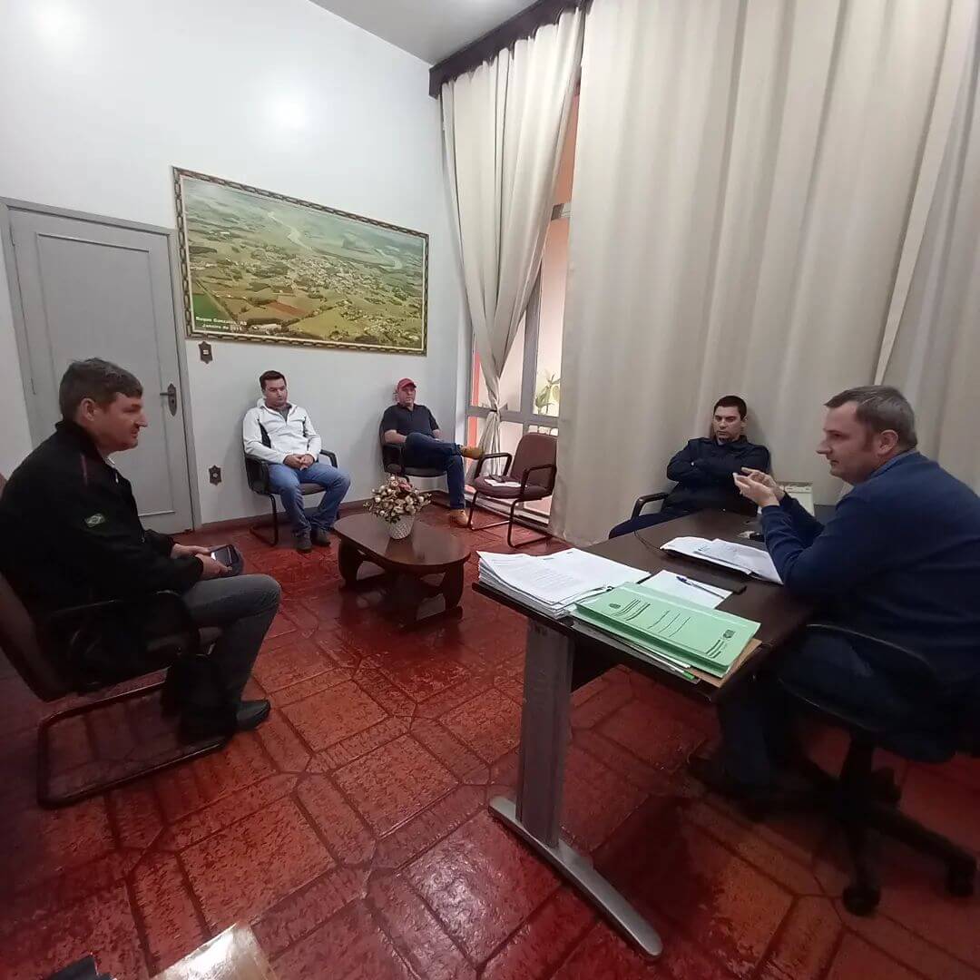 DIRETORIA DO STR DE ROQUE GONZALES ENTREGA OFICIO AO PREFEITO MUNICIPAL