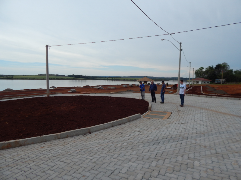 PREFEITO ACOMPANHA OBRAS DO BALNEÁRIO MUNICIPAL
