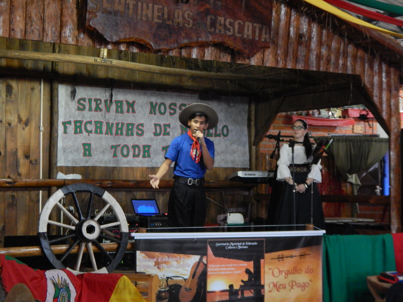 REALIZADO COM SUCESSO FESTIVAL DA MÚSICA E POESIA GAÚCHA " ORGULHO DO MEU PAGO"