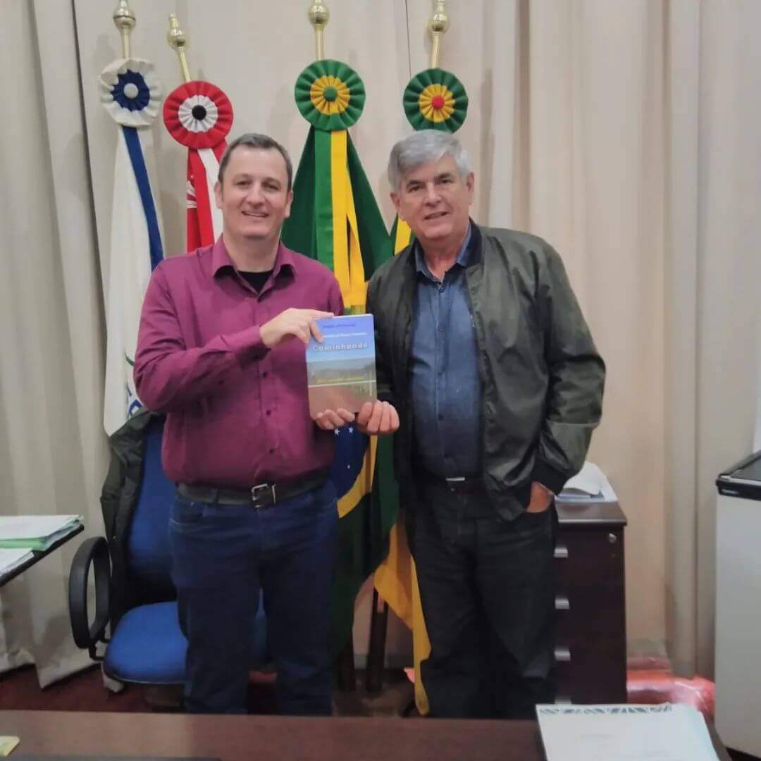 HISTORIADOR REGIONAL ESTEVE NO GABINETE DO PREFEITO