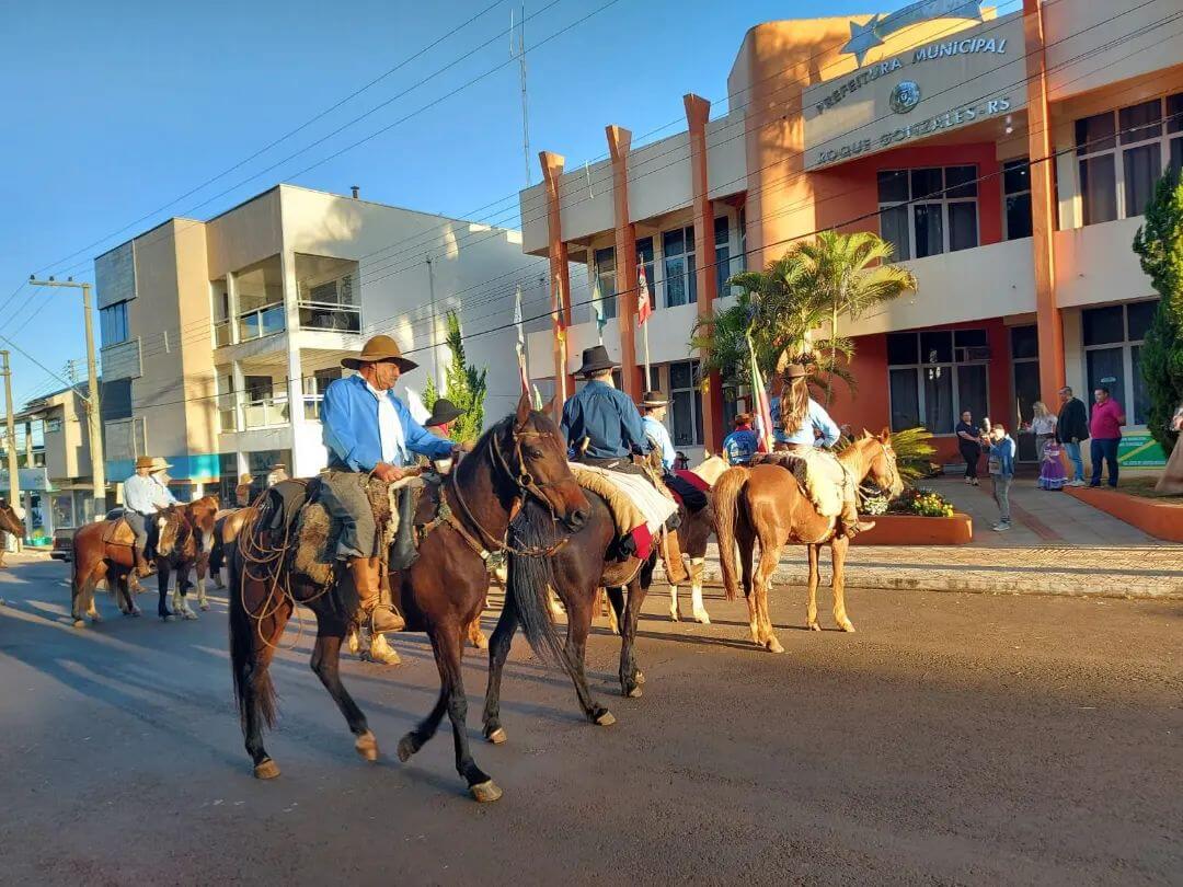  INÍCIO DA SEMANA FARROUPILHA COM RECEPÇÃO DA CHAMA CRIOULA